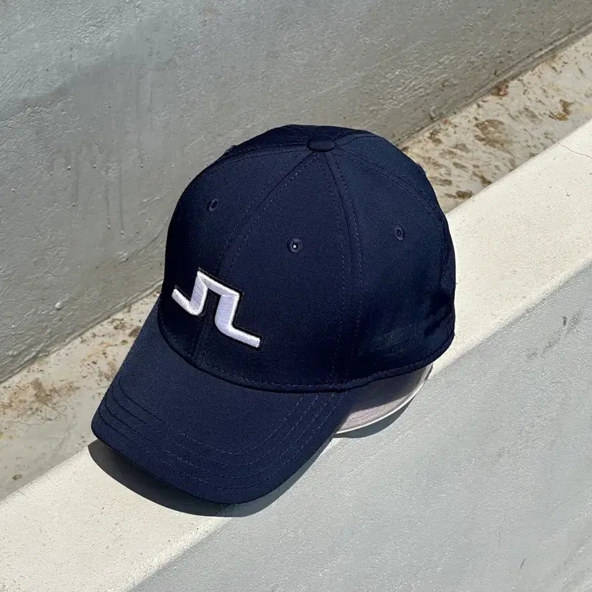 [BUNJANG] J. Lindeberg Logo Navy Golf Ball Cap / [F] 제이 린드버그 로고 골프 네이비 볼캡 모자