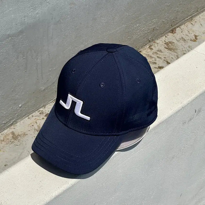 [BUNJANG] J. Lindeberg Logo Navy Golf Ball Cap / [F] 제이 린드버그 로고 골프 네이비 볼캡 모자