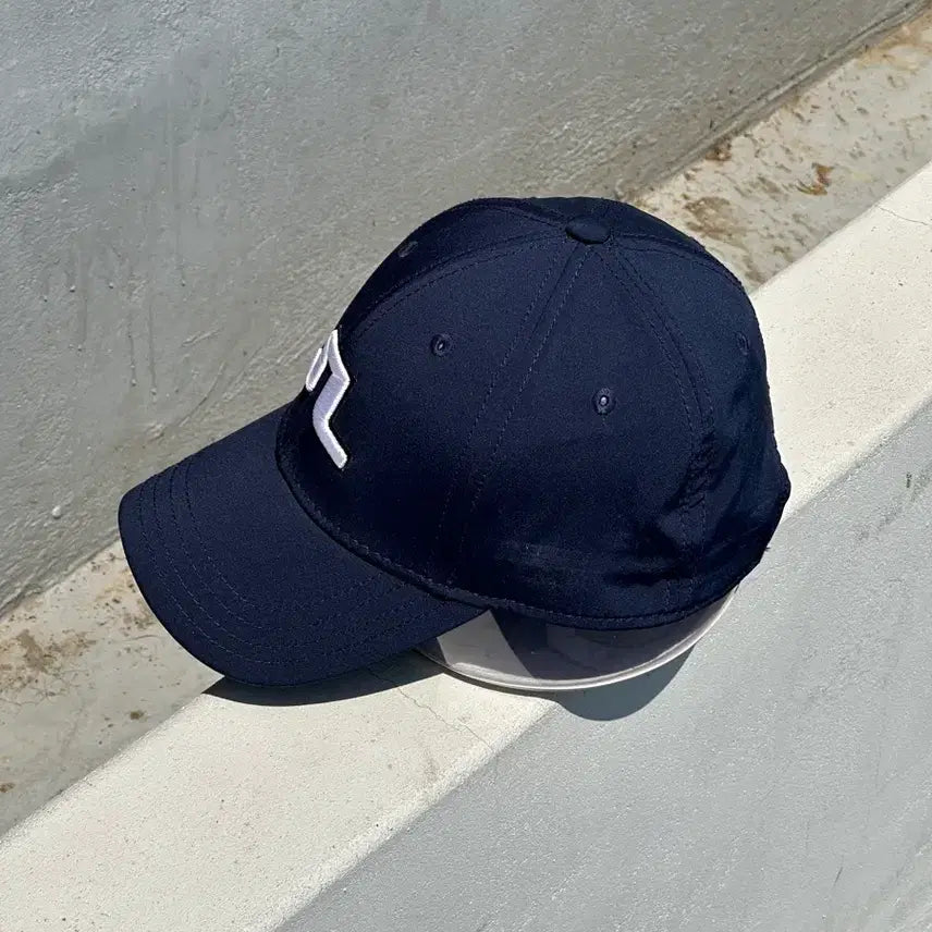 [BUNJANG] J. Lindeberg Logo Navy Golf Ball Cap / [F] 제이 린드버그 로고 골프 네이비 볼캡 모자