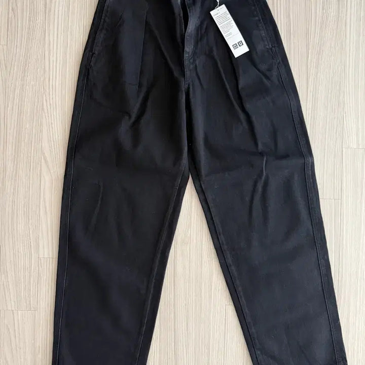 [BUNJANG] Uniqlo U Wide Denim Tuck Pants Black / 유니클로U 와이드 데님 턱 팬츠 블랙 새상품