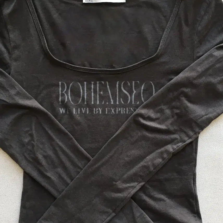 [BUNJANG] Bohemse Charcoal Long Sleeve T-Shirt / 택포)보헴서 롱슬리브 차콜