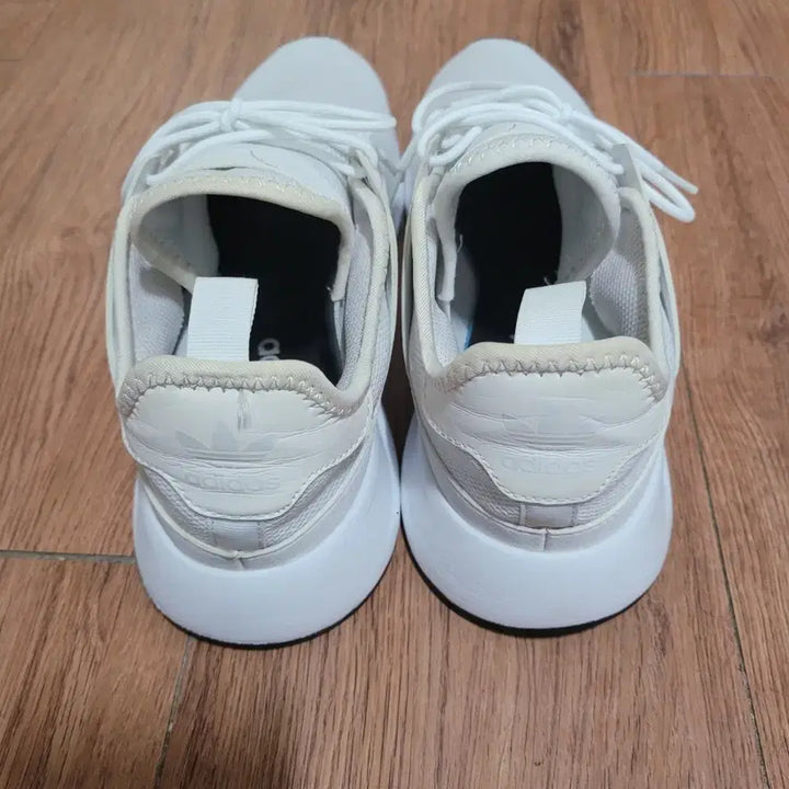 [SOLD OUT] 아디다스 XPLR 올화이트 운동화 (270mm)