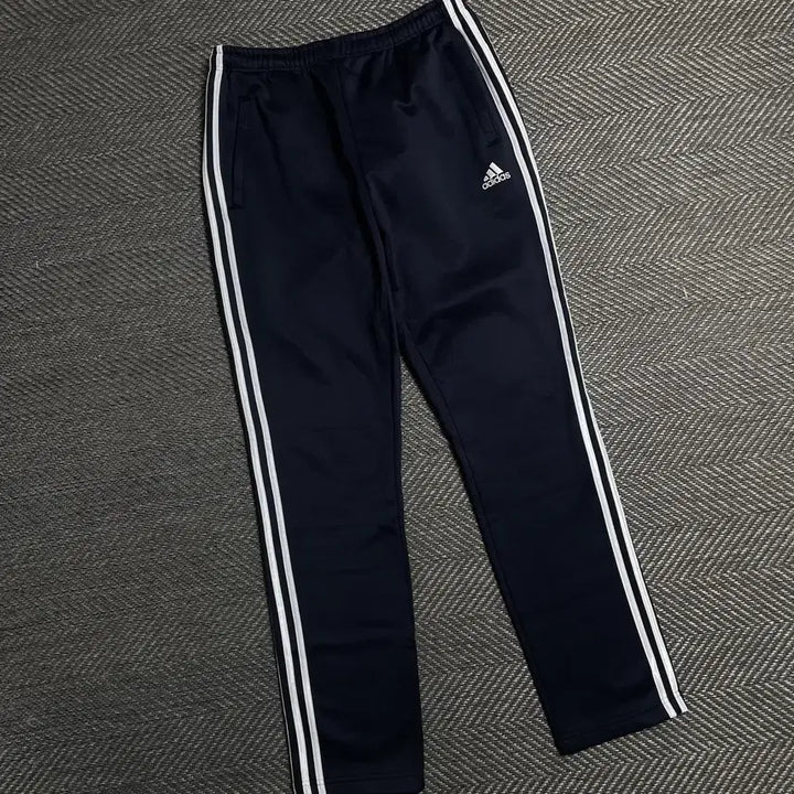 [BUNJANG] Adidas Embroidered Logo Classic Training Pants / 아디다스 자수로고 클래식 트레이닝 팬츠y 5417