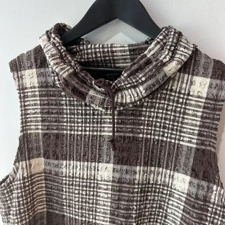 [BUNJANG] Brown Check Pattern Sleeveless Top / 브라운 체크패턴 슬리브리스