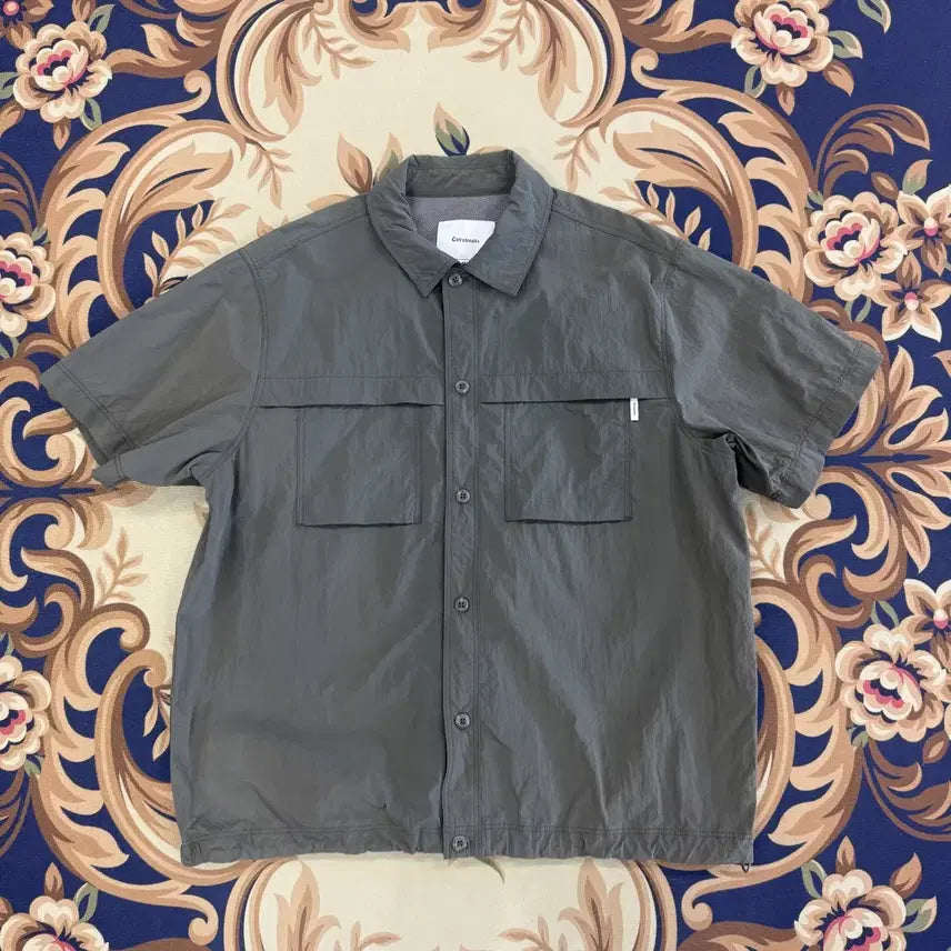 [BUNJANG] Covernat Woven Two-Pocket Short-Sleeve Shirt Silver / (L)커버낫 Covernat 우븐 투포켓 반팔셔츠(실버)