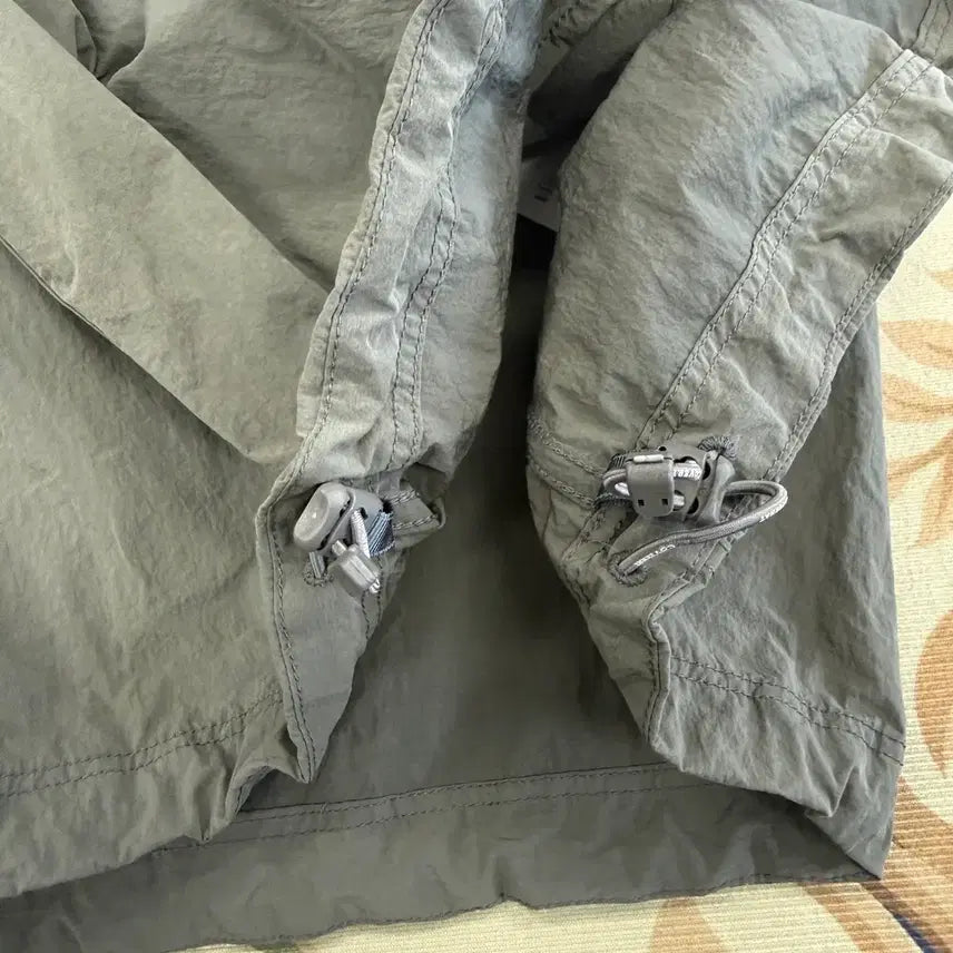 [BUNJANG] Covernat Woven Two-Pocket Short-Sleeve Shirt Silver / (L)커버낫 Covernat 우븐 투포켓 반팔셔츠(실버)