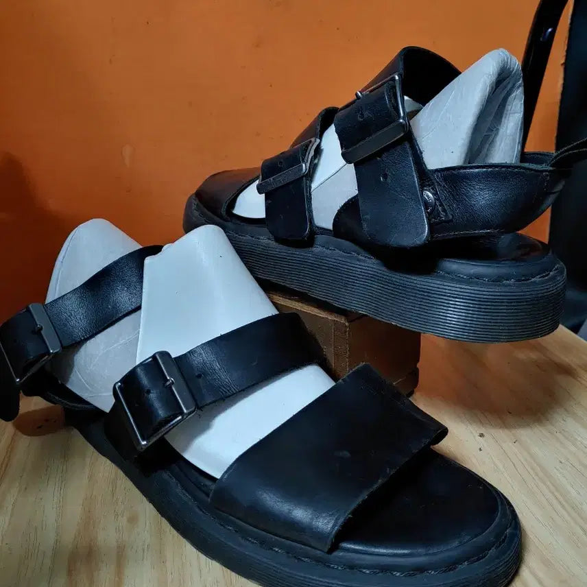 [BUNJANG] Dr. Martens Leather Sandals (EU 43 / Recommended Size 275) / 닥터마틴 샌들(EU43 추천사이즈275)