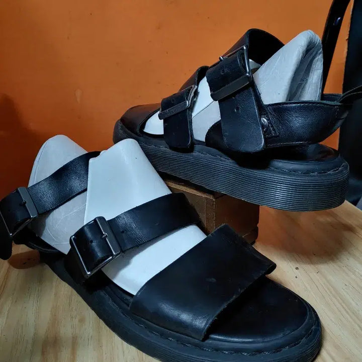 [BUNJANG] Dr. Martens Leather Sandals (EU 43 / Recommended Size 275) / 닥터마틴 샌들(EU43 추천사이즈275)