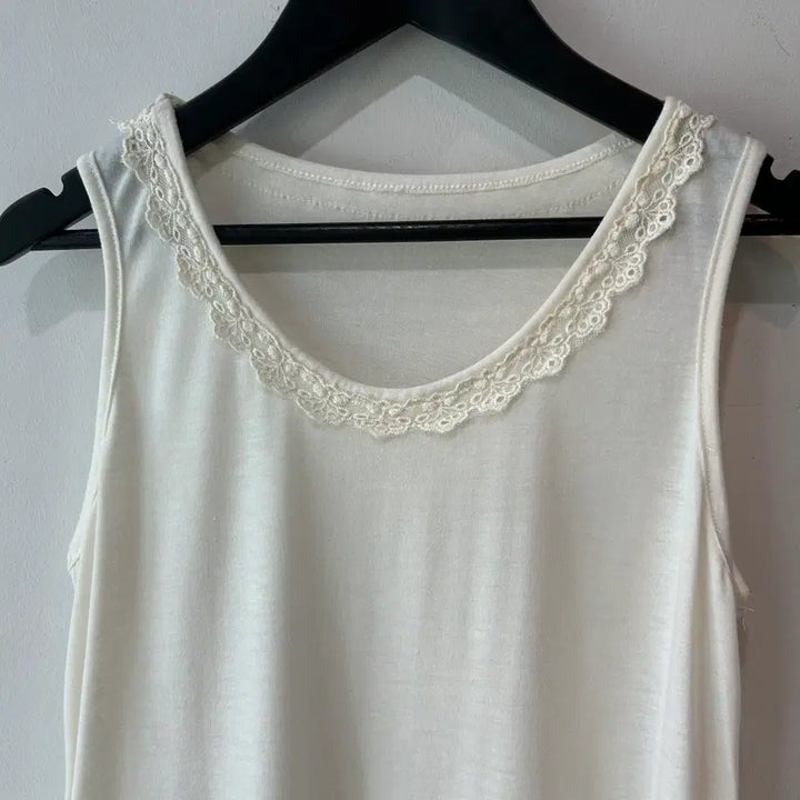 [BUNJANG] Lace Dot Pattern Layered Sleeveless Top / 레이스 도트패턴 슬리브리스