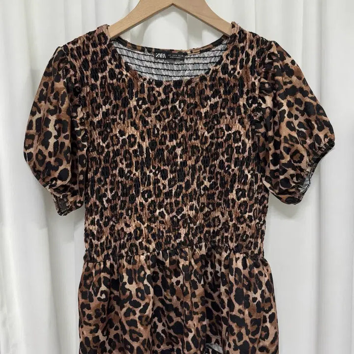 [BUNJANG] ZARA Leopard Smocked Puff Sleeve Blouse / 자라 레오파드 스모크 블라우스 ZARA