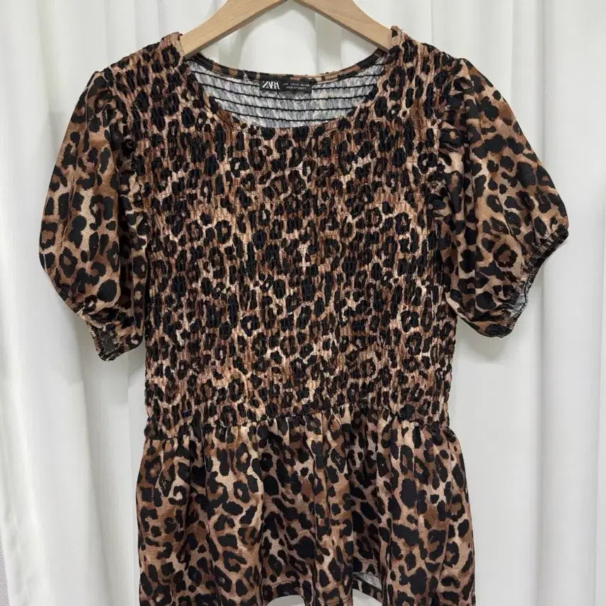 [BUNJANG] ZARA Leopard Smocked Puff Sleeve Blouse / 자라 레오파드 스모크 블라우스 ZARA