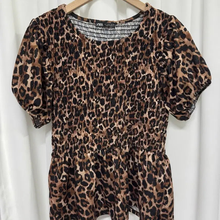 [BUNJANG] ZARA Leopard Smocked Puff Sleeve Blouse / 자라 레오파드 스모크 블라우스 ZARA