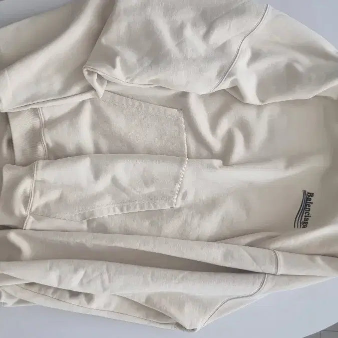 [BUNJANG] Balenciaga Wave Logo Hoodie Ivory / 발렌시아가 웨이브 로고 후드티 아이보리