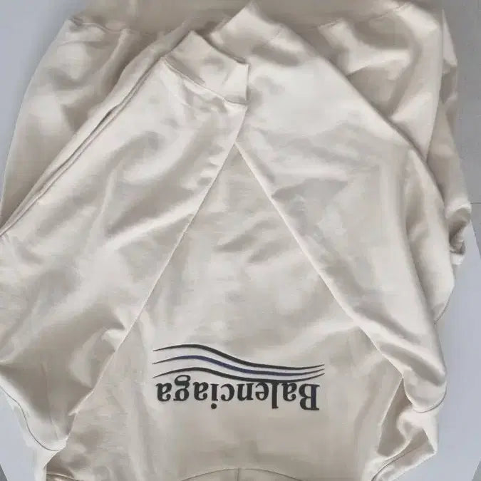 [BUNJANG] Balenciaga Wave Logo Hoodie Ivory / 발렌시아가 웨이브 로고 후드티 아이보리