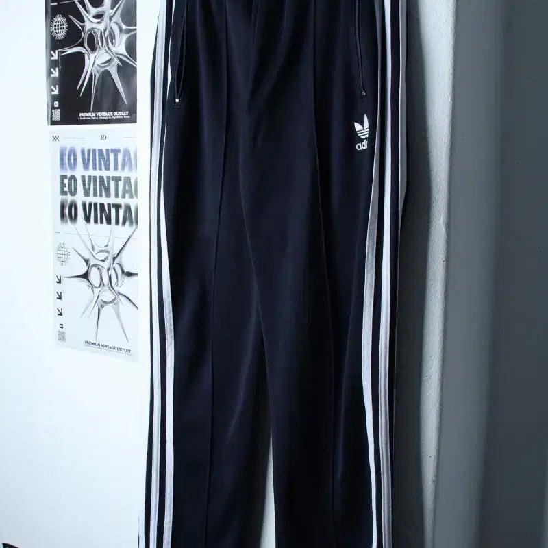 [BUNJANG] Adidas Europa Track Pants Navy Old School / (L) 아디다스 트레이닝복 바지 유로파 네이비 올드스쿨-2620