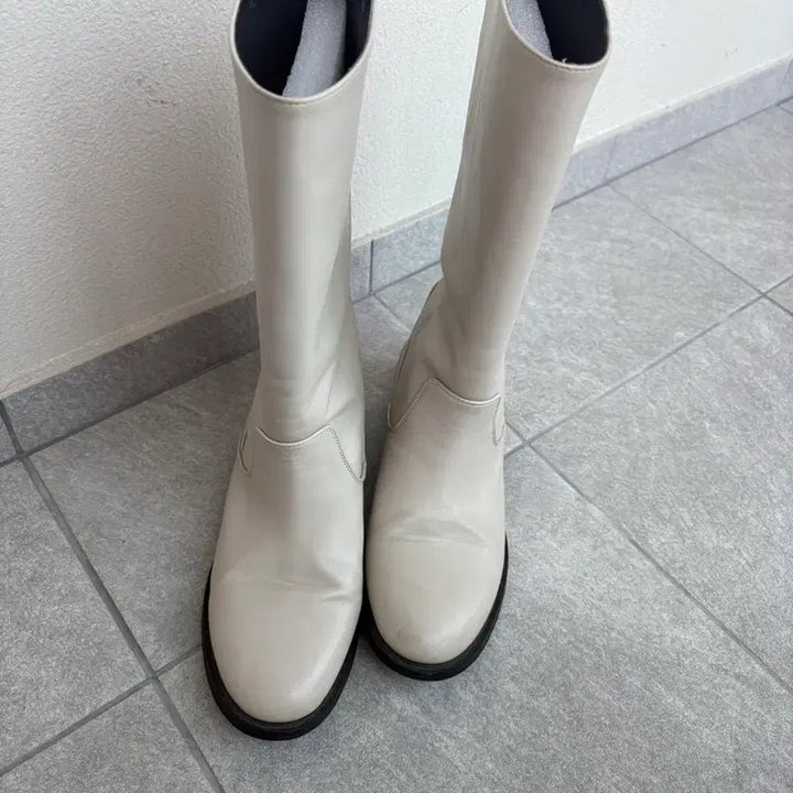 [BUNJANG] White Mid Calf Boots / 화이트 미들 부츠
