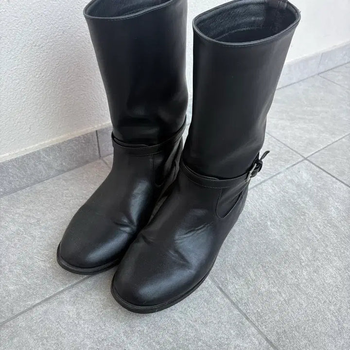 [BUNJANG] Black Buckle Detail Mid Boots / 블랙 미들 부츠