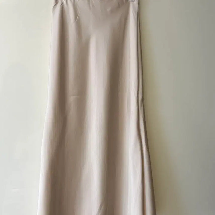 [BUNJANG] Hanstyle Satin Hidden Banding Long Skirt (Beige) / 한스타일. 히든밴딩 세틴 스커트 (베이지)