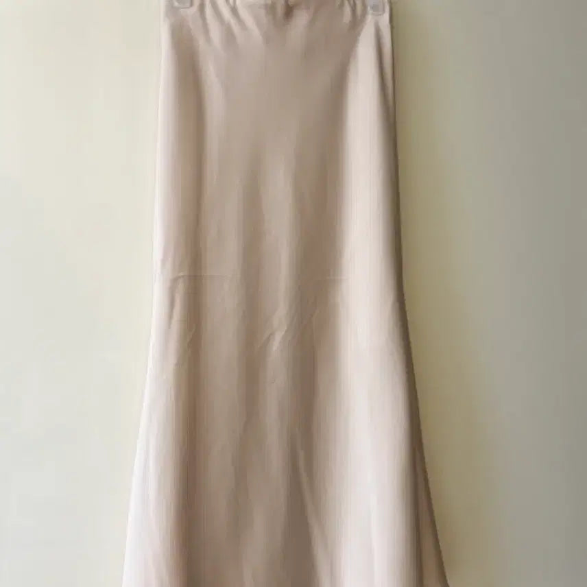 [BUNJANG] Hanstyle Satin Hidden Banding Long Skirt (Beige) / 한스타일. 히든밴딩 세틴 스커트 (베이지)