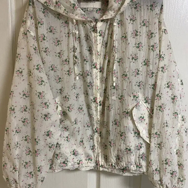 [BUNJANG] Thursday Island Floral Print Lightweight Windbreaker Jacket / 써스데이아일랜드바람막이 여름점퍼