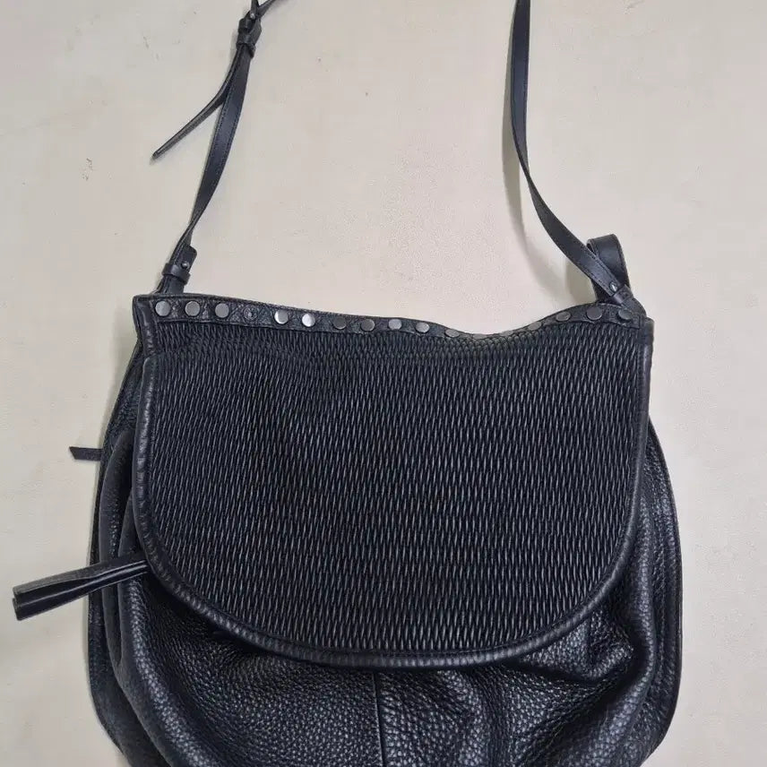 [BUNJANG] Loose &amp; Lounge Black Leather Crossbody Shoulder Bag / (무료배송)루즈앤라운지 블랙 가죽 크로스백 숄더백