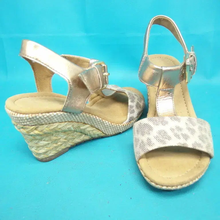[BUNJANG] Gabber Wedge Platform Rattan T-Strap Sandals (Size 230) / 230/pu6-593/가버 웨지 통굽 라탄 T 스트랩 샌들/구제특별시
