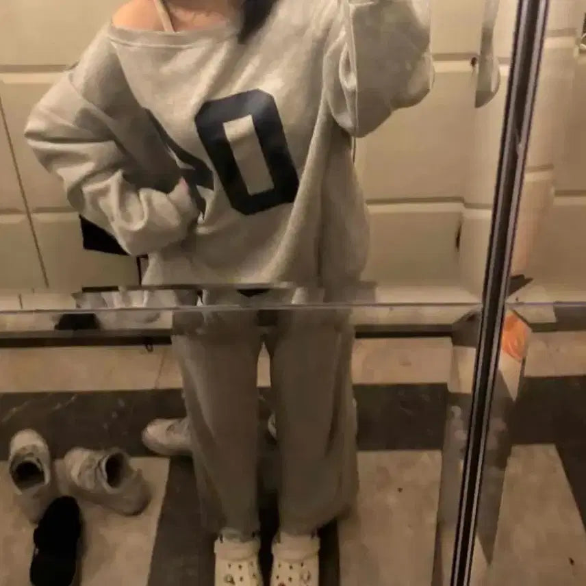 [BUNJANG] Colody Off-Shoulder Sweatshirt / 콜로디 04 오프숄더 맨투맨