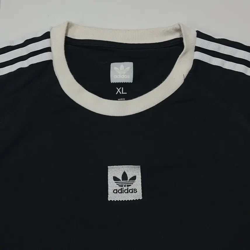 [BUNJANG] Adidas Black Embroidered Box Logo T-Shirt XL / [정품] 아디다스 블랙 자수 박스로고 반팔티 [ XL ]