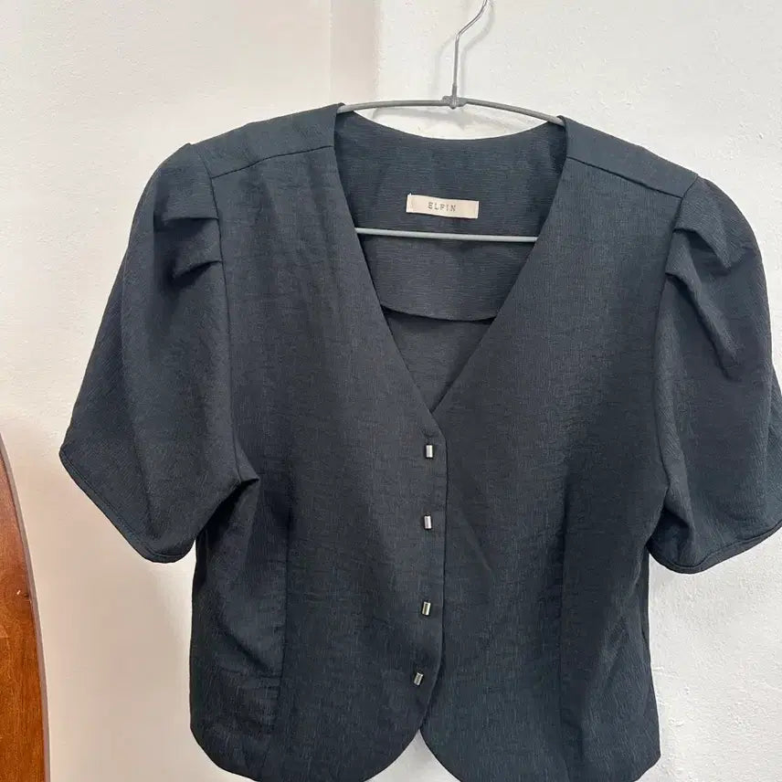 [BUNJANG] ELFIN Black Puff Sleeve Blouse / ELFIN 블랙 퍼프 블라우스