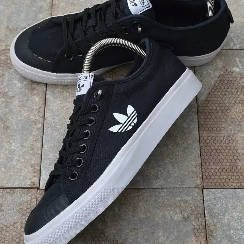 [BUNJANG] Adidas Nizza Trefoil Black and White Sneakers / (270)아디다스 니짜 트레포일 검흰 스니커즈