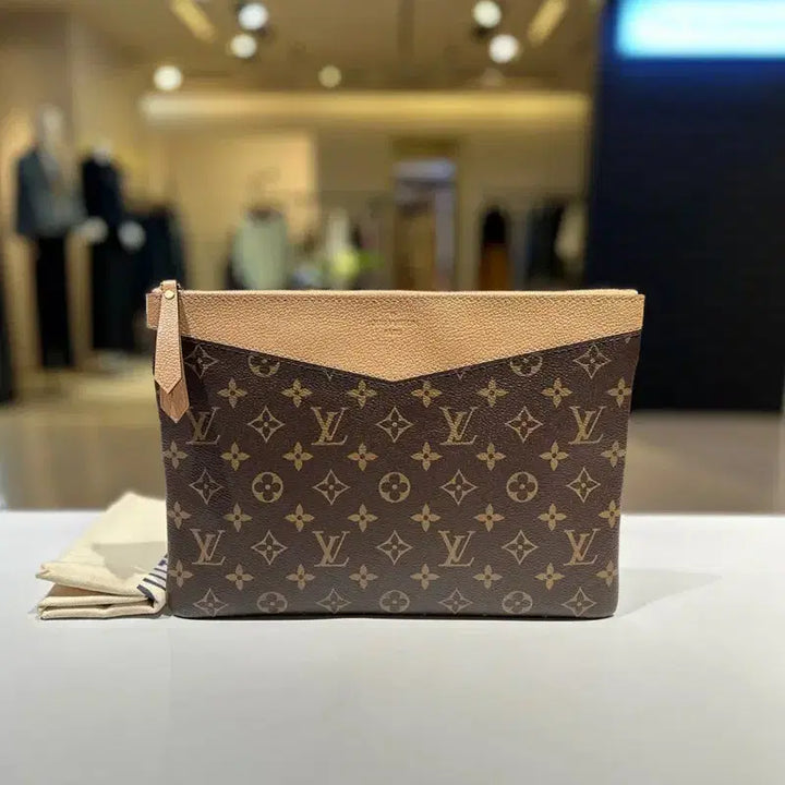 [BUNJANG] Louis Vuitton Monogram Canvas Daily Pouch Clutch Bag M64591 / 루이비통 모노그램 캔버스 데일리 파우치 클러치백 M64591