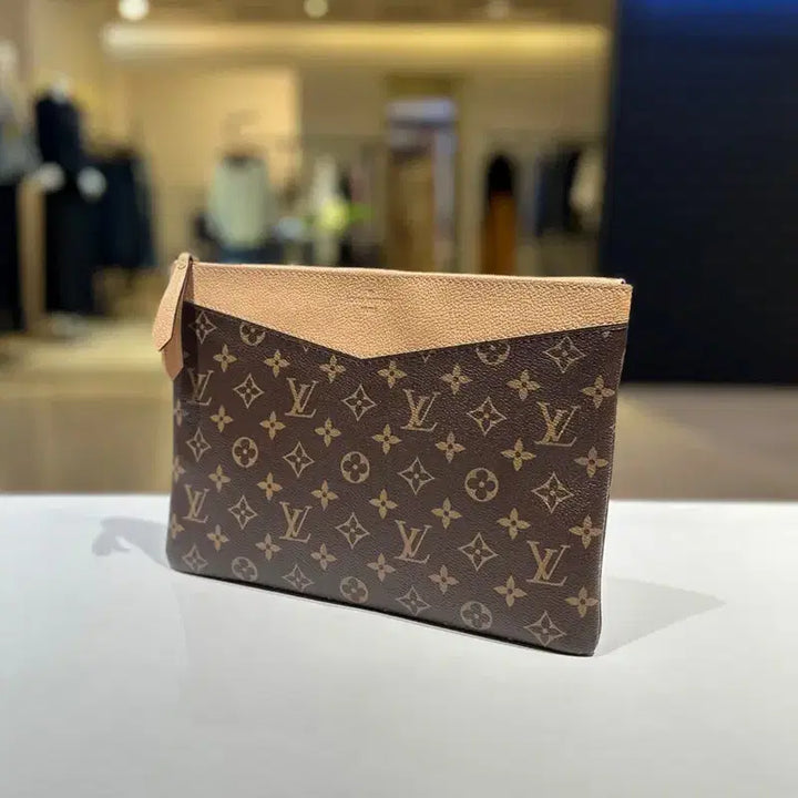 [BUNJANG] Louis Vuitton Monogram Canvas Daily Pouch Clutch Bag M64591 / 루이비통 모노그램 캔버스 데일리 파우치 클러치백 M64591
