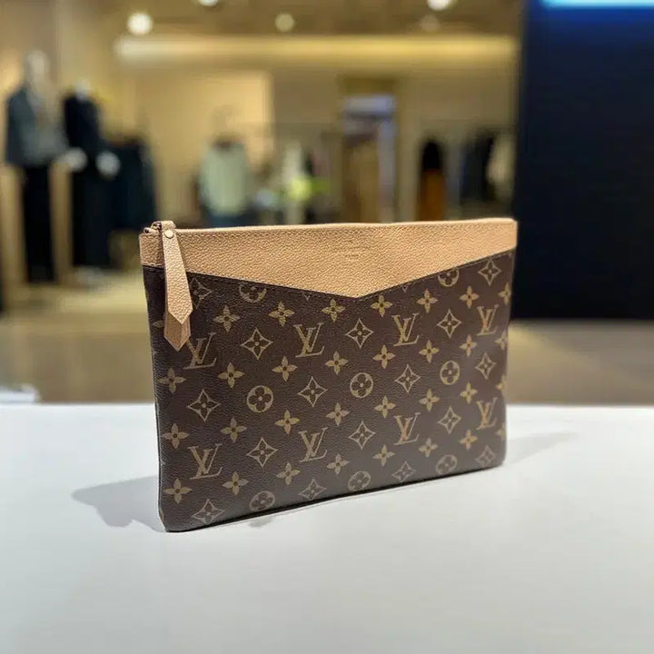 [BUNJANG] Louis Vuitton Monogram Canvas Daily Pouch Clutch Bag M64591 / 루이비통 모노그램 캔버스 데일리 파우치 클러치백 M64591