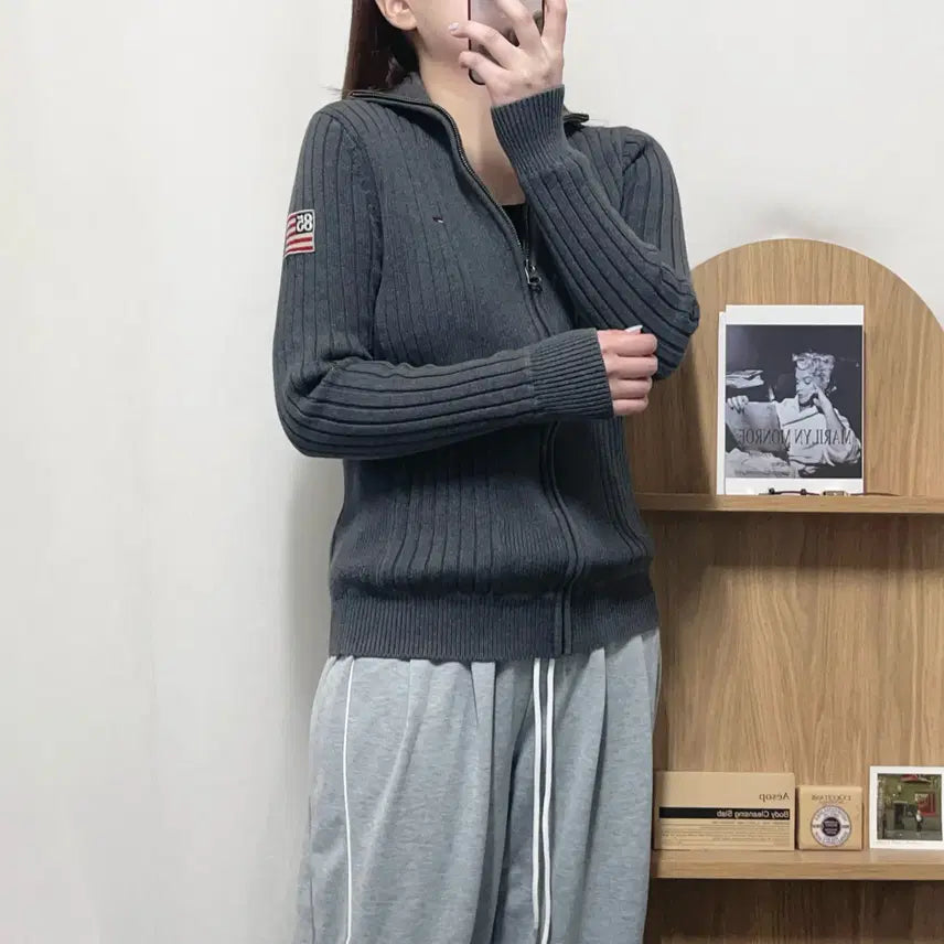 [BUNJANG] Tommy Hilfiger Deep Gray Side Patch Knit Zip-Up Jacket [S] / [정품] 타미 딥그레이 사이드패치 니트집업 [ S ]