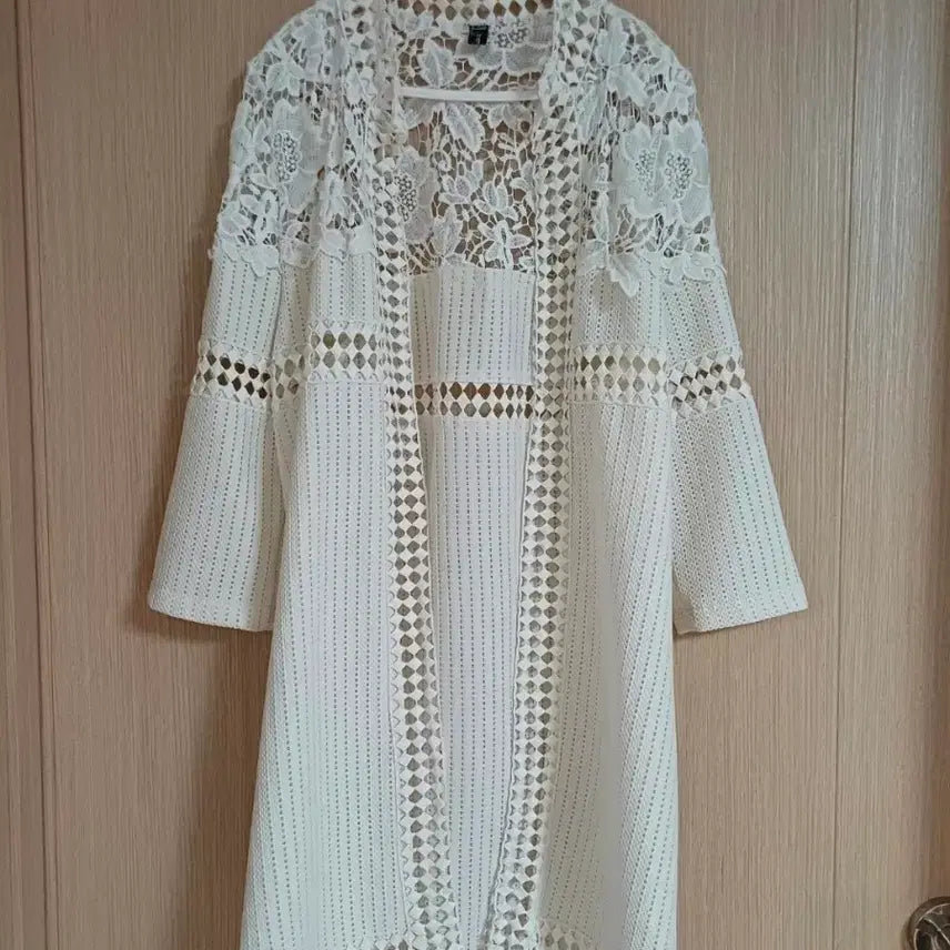 [BUNJANG] TOP SHOP Lace Punching Long Cardigan White / TOP SHOP 레이스 펀칭 롱 가디건 화이트