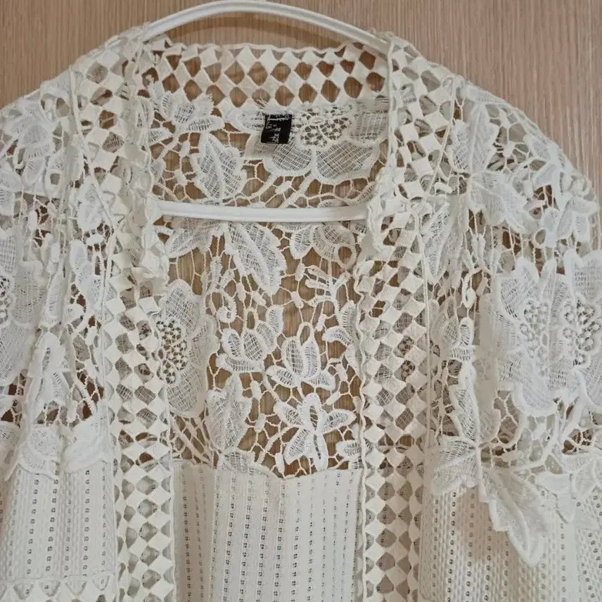 [BUNJANG] TOP SHOP Lace Punching Long Cardigan White / TOP SHOP 레이스 펀칭 롱 가디건 화이트