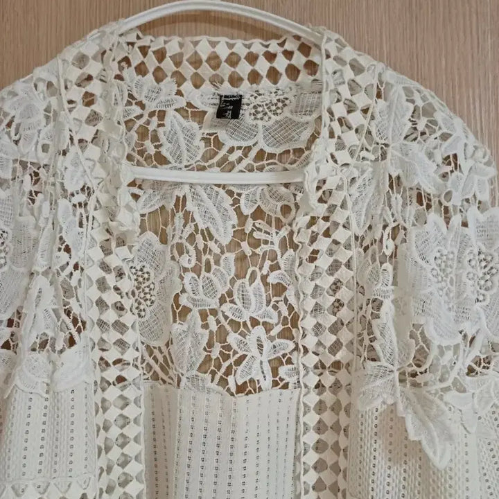 [BUNJANG] TOP SHOP Lace Punching Long Cardigan White / TOP SHOP 레이스 펀칭 롱 가디건 화이트