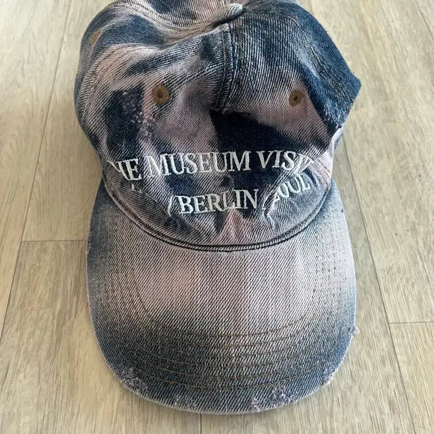 [BUNJANG] The Museum Visitor Baseball Cap / 더 비지엄 뮤지엄 모자