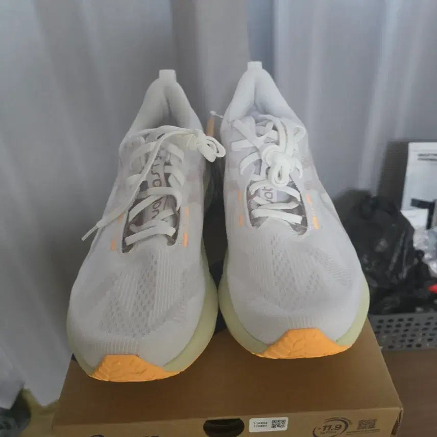 [BUNJANG] Asics NovaBlast 5 White-Phone 265 New / 노바블라스트5 화이트폰 265 새상품입니다