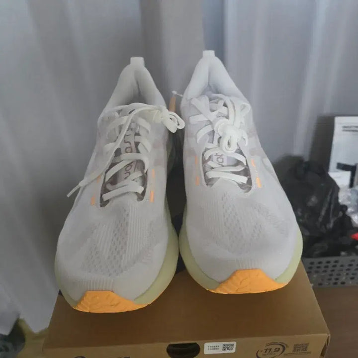[BUNJANG] Asics NovaBlast 5 White-Phone 265 New / 노바블라스트5 화이트폰 265 새상품입니다