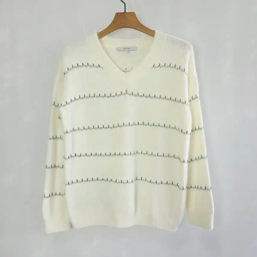 [BUNJANG] ON&amp;ON Stitch V-Neck Knit (Women&