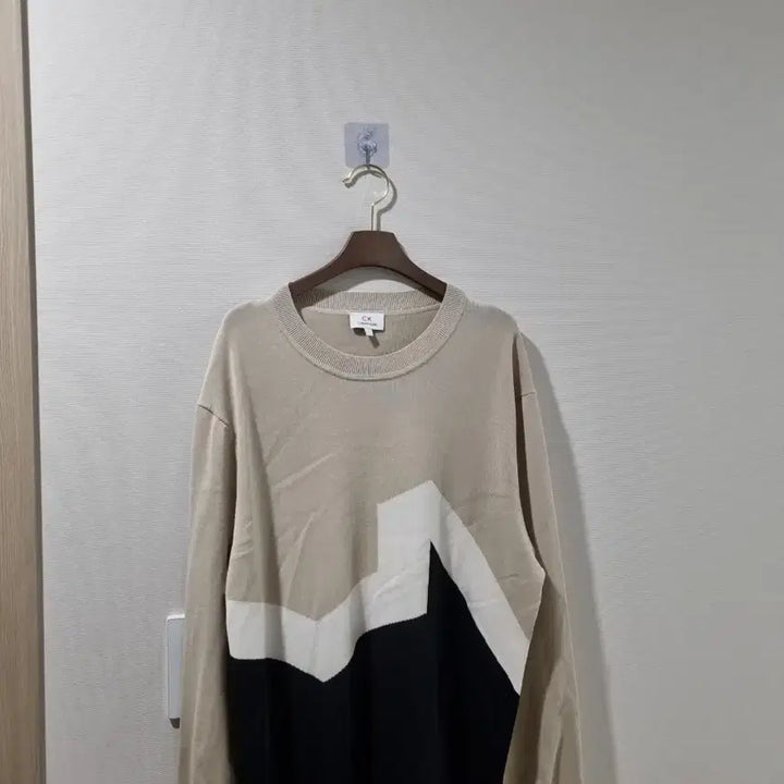 [BUNJANG] Calvin Klein Knit L Beige Black White / 캘빈클라인 니트 L