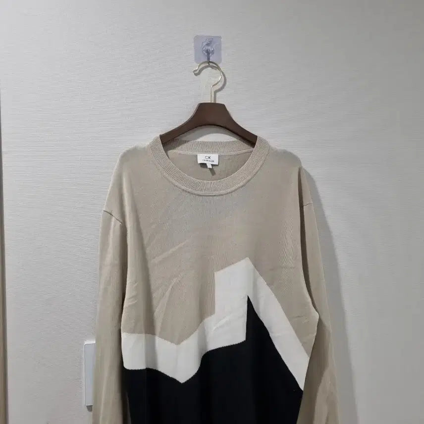 [BUNJANG] Calvin Klein Knit L Beige Black White / 캘빈클라인 니트 L