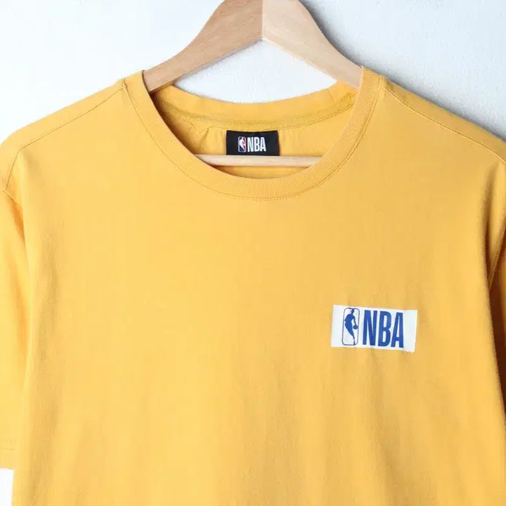 [BUNJANG] NBA Small Logo Short Sleeve T-Shirt Mustard / (L-XL) NBA 엔비에이 반팔 티셔츠 스몰로고 머스타드-18660