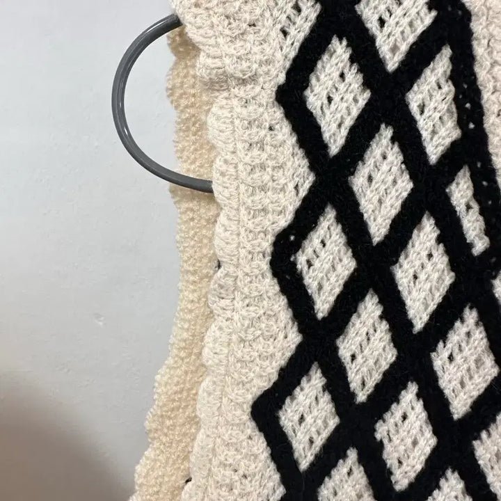 [BUNJANG] Crochet Knit Vest Black &amp; Ivory / 크로셰 뜨개 조끼 블랙&amp;아이보리
