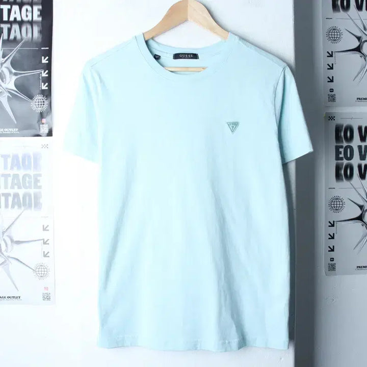 [BUNJANG] Guess Small Logo Short Sleeve T-Shirt Light Blue / (M-L) 게스 반팔 티셔츠 스몰로고 연블루 놈코어-18661