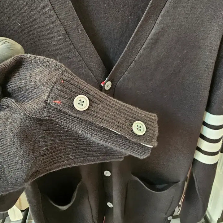 [BUNJANG] Black Three-Stripe Armband Cardigan L / 블랙 삼선 완장 가디건 L