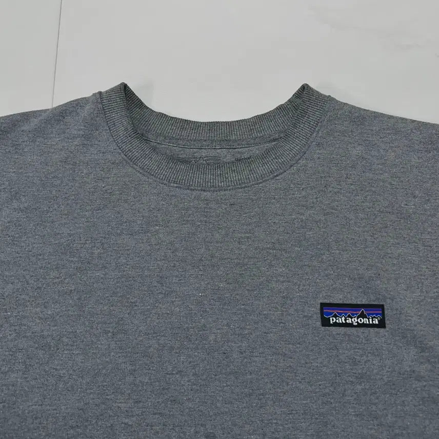 [BUNJANG] Patagonia Grey Patch Logo Sweatshirt L / [정품] 파타고니아 그레이 패치로고 맨투맨 [ L ]
