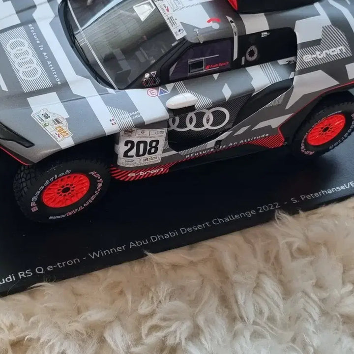 [BUNJANG] Audi RS Q e-tron 1:18 Diecast Model / 아우디 미니어쳐 아우디 피규어 1:18 Audi RS Q e-tron