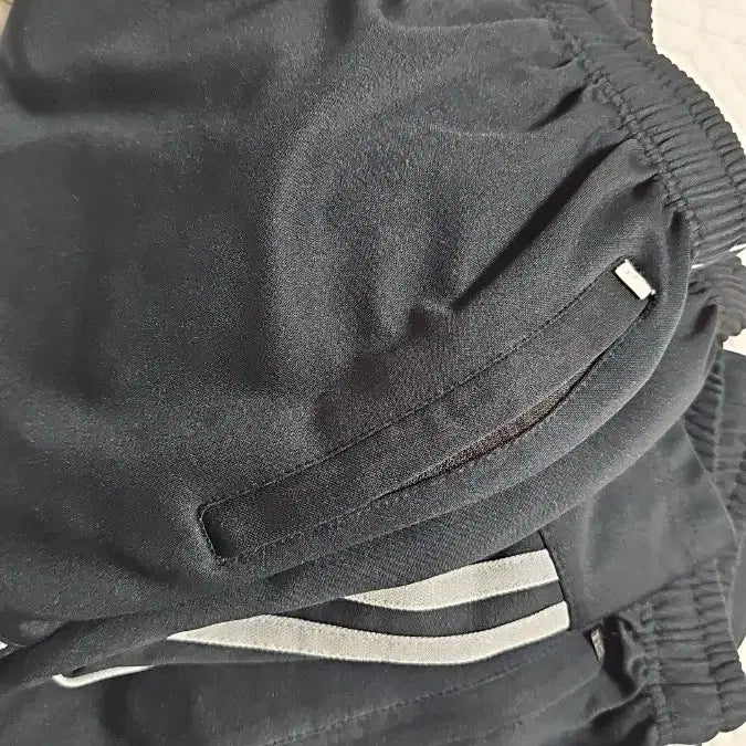 [BUNJANG] Gray Collar T-Shirt Top and Black Training Pants Set / 체육복 상하의 세트